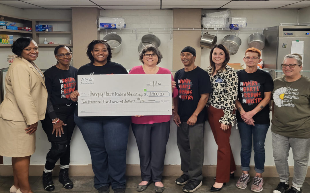 Arvest Supports Hungry Hearts Feeding Ministry with $2,500 Grant